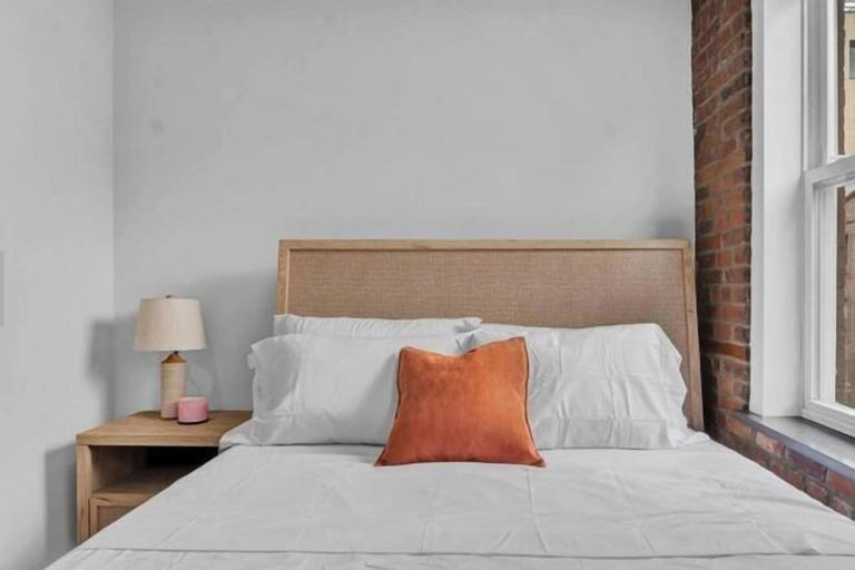 Room 4, Charming 3-Bedroom Apartment in Midtown West, New York