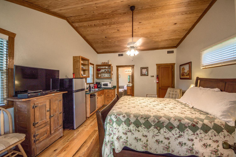 Bedroom, Waldrip Cabin, Gillespie