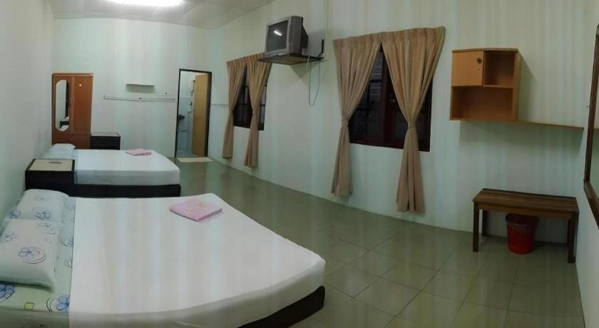 Bedroom 2, Ai Beach Resort, Manjung