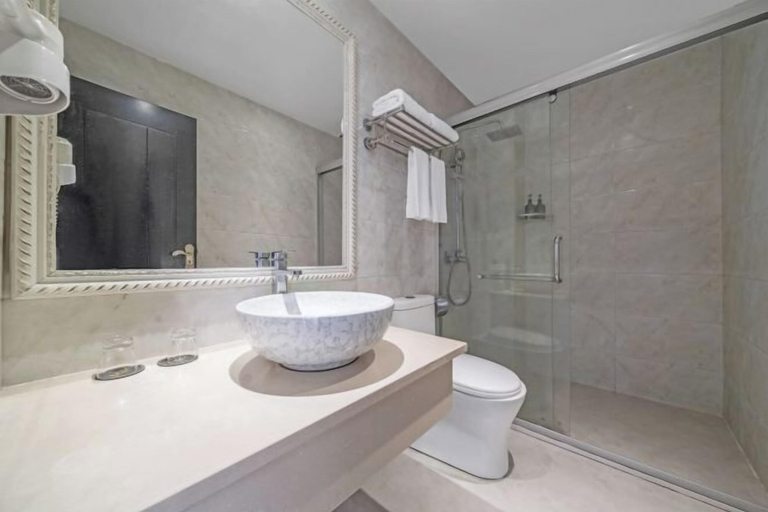 Bathroom 4, Longhao Hotel, Wenzhou