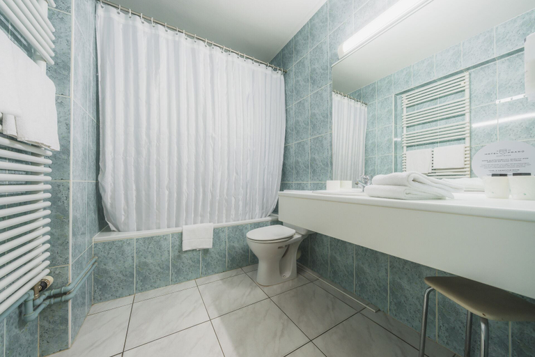 Bathroom 4, Hotel Prado, West-Vlaanderen