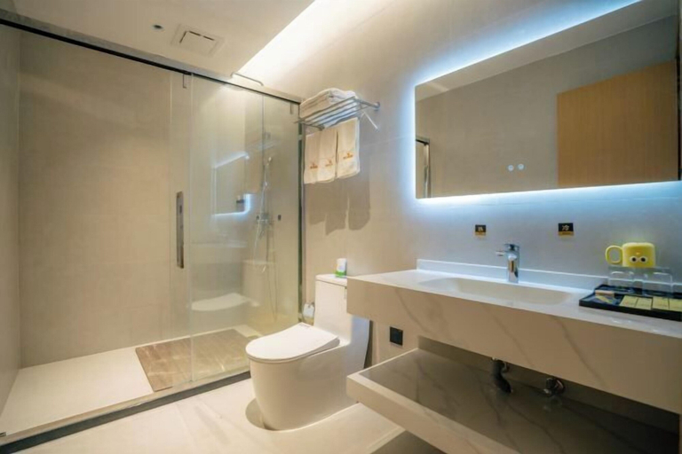 Bathroom 3, Xinjia Yuquan Hot Spring Hotel, Honghe Hani and Yi