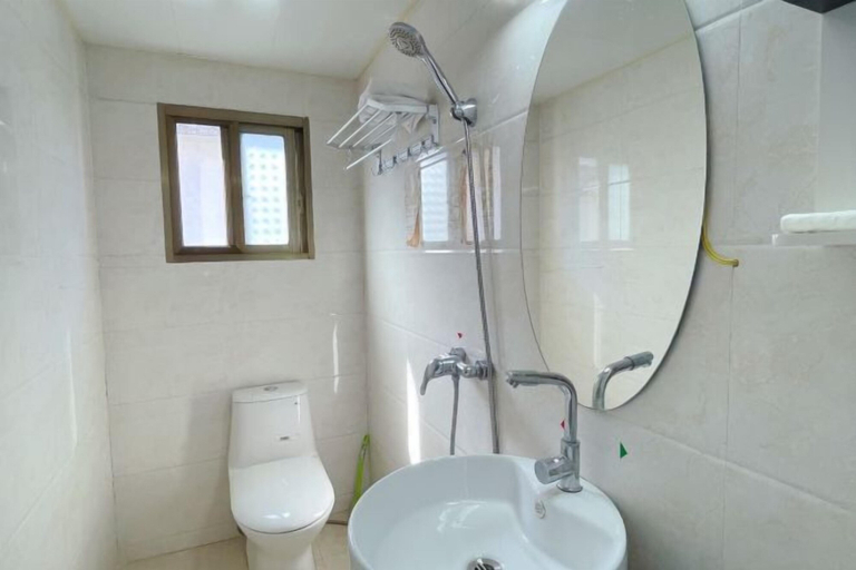 Bathroom 3, Zhanlaoshi Hostel, Shangrao