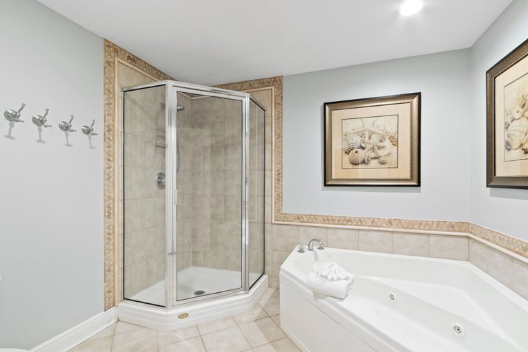 Bathroom 4, San Carlos 1509, Baldwin