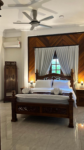Bedroom 4, Astana Az-Zahrah, Jempol