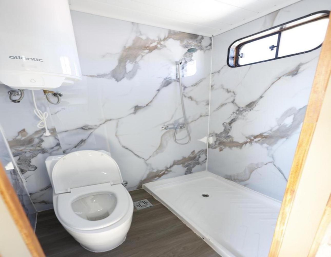 Bathroom, Lo de Trivi, Lago Argentino