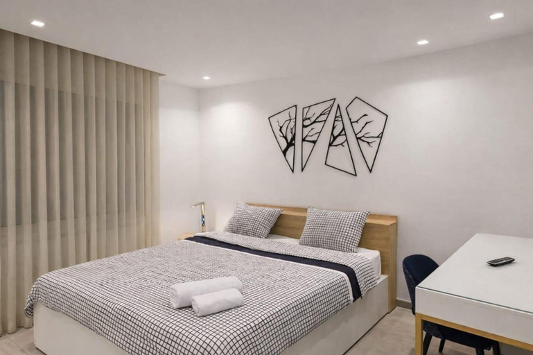Others 3, Lovely 1-Bed Apartment in lac1 Tunis