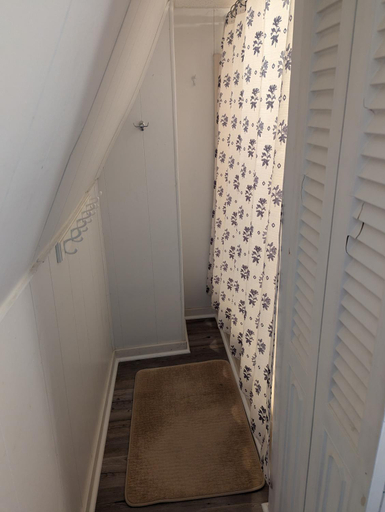 Bathroom 5, Shad Cove Lake Rentals, Elmore