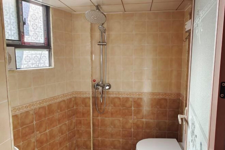 Bathroom 3, Dongzhai Xiangfeng Inn, Liuzhou