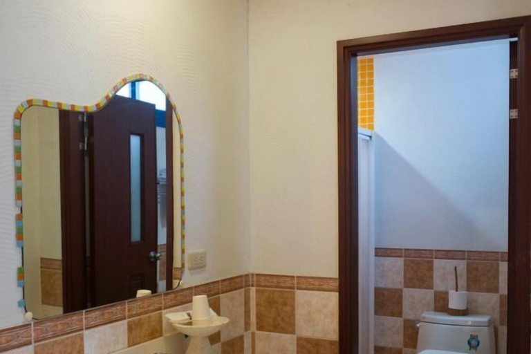 Bathroom 5, Morpheus, Pingtung