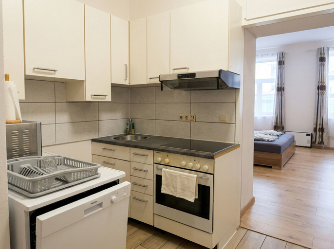 Private kitchen, Only 15 Min to Center - Comfortable 1BR Apartment with TV & WIFI, Wien