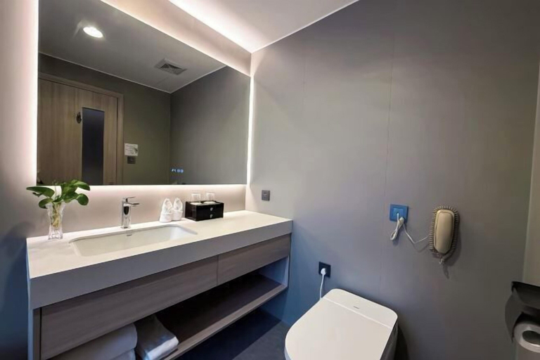 Bathroom 3, Royal Plaza Hotel, Quzhou