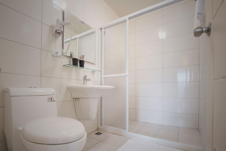 Bathroom, Alan's House B&B, Yilan
