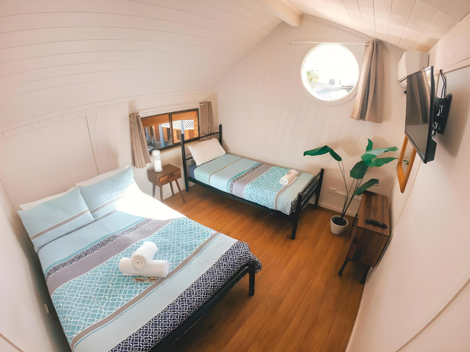 Bedroom 2, Aquarius Backpackers Resort, Byron