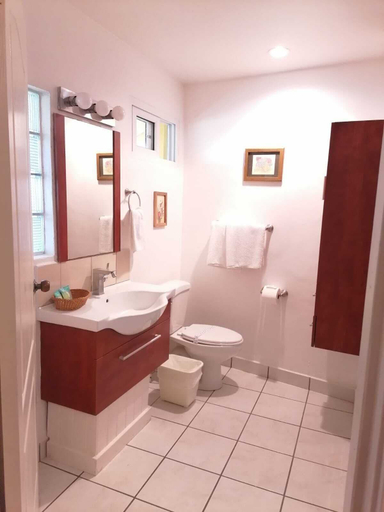 Bathroom 4, Honduyate, Santa Cruz de Yojoa