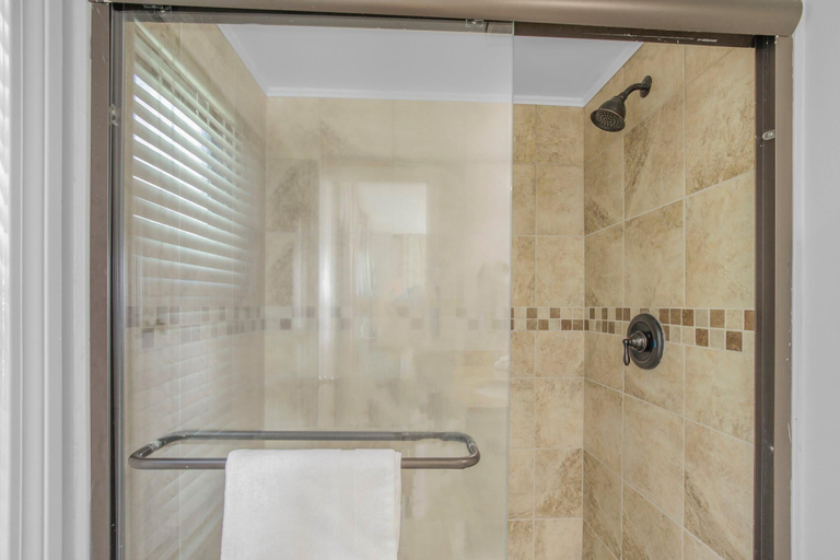 Bathroom 4, Harbour Place 413, Baldwin