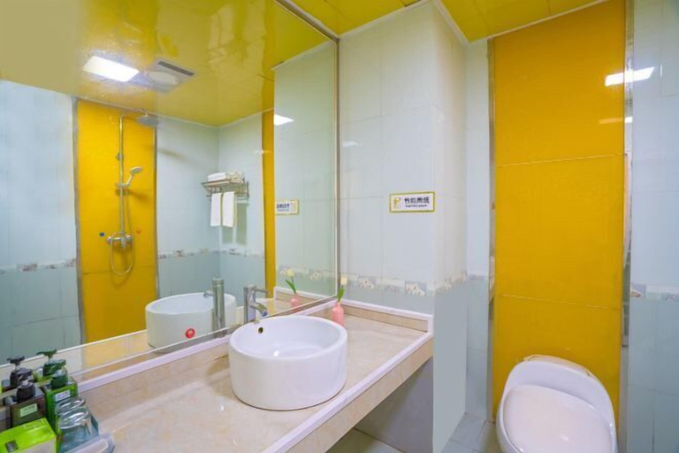 Bathroom, Han Cheng Hotel, Pu'er