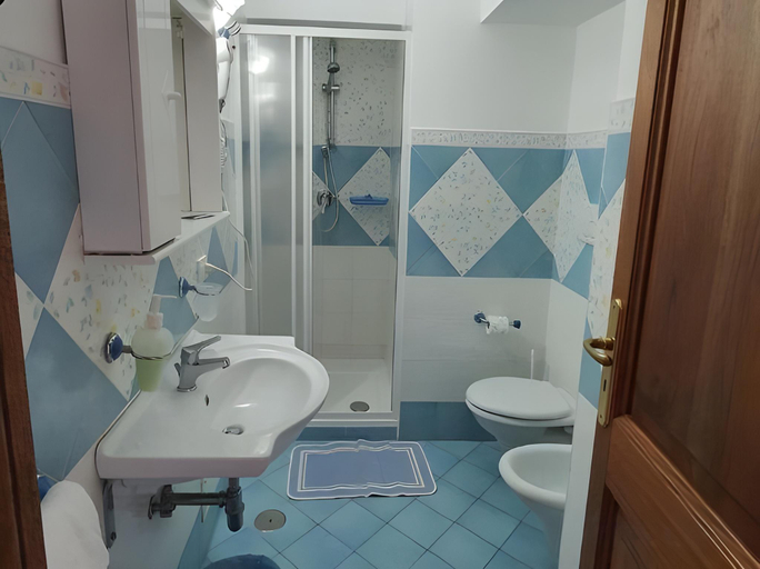 Bathroom, Villa Celentano, Salerno