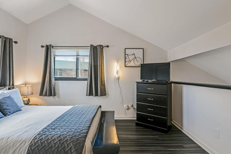 Bedroom, Modern Mountain Getaway, Archuleta