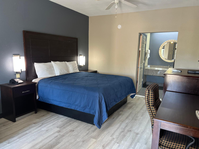Bedroom 3, Deluxe Inn & Suites, York