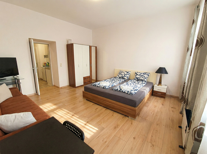 Room 3, Only 15 Min to Center - Comfortable 1BR Apartment with TV & WIFI, Wien