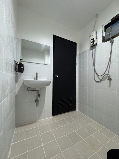 Bathroom 3, Chapter 26 Guesthouse, Phuket Island