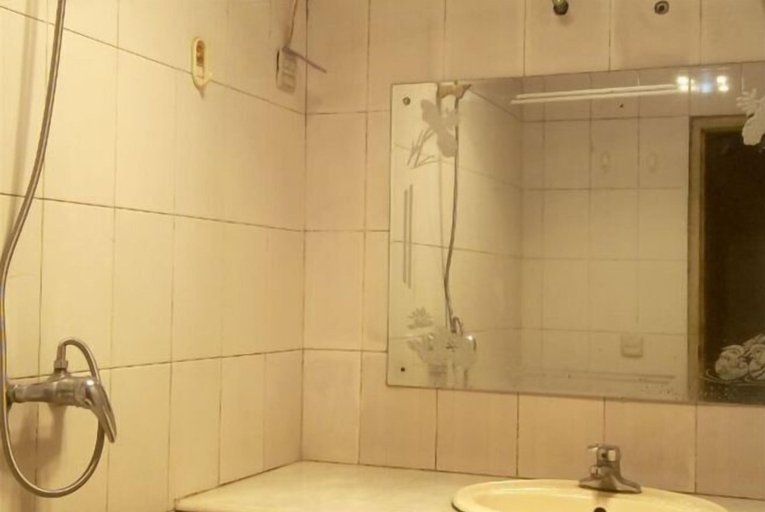 Bathroom 3, Dashijie Hostel, Shaoxing