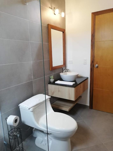 Bathroom 5, Jama Campay, Sucre