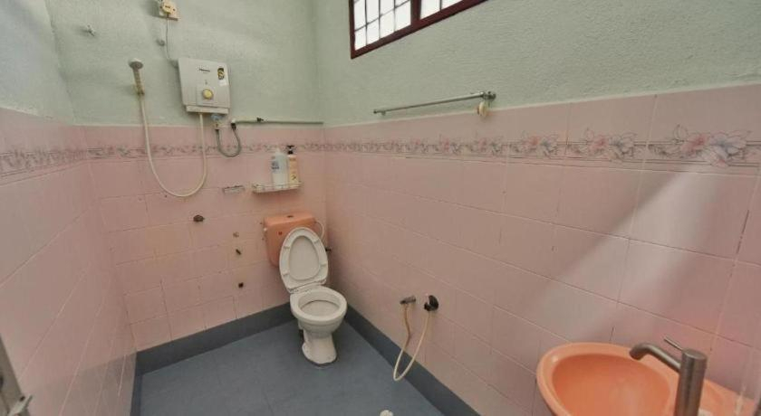 Bathroom 3, Ai Beach Resort, Manjung
