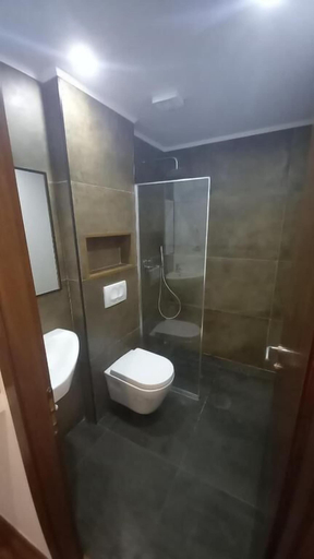 Bathroom 2, Vladimir Estate, Gjirokastrës