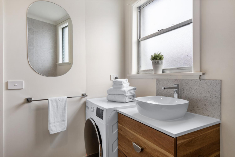 Bathroom 2, Geelong Serviced Apartments, Geelong