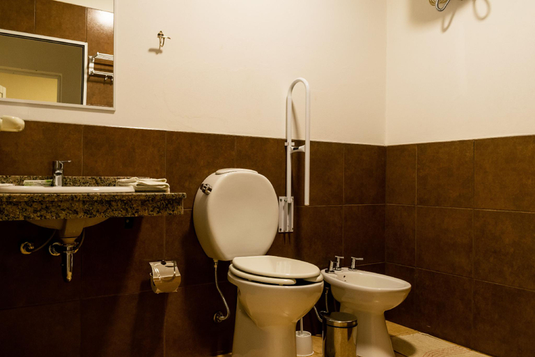 Bathroom 3, Irova Apart Hotel, Capital
