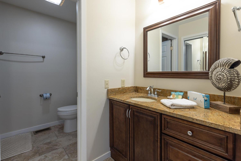 Bathroom, 7813 Centre Court, Beaufort