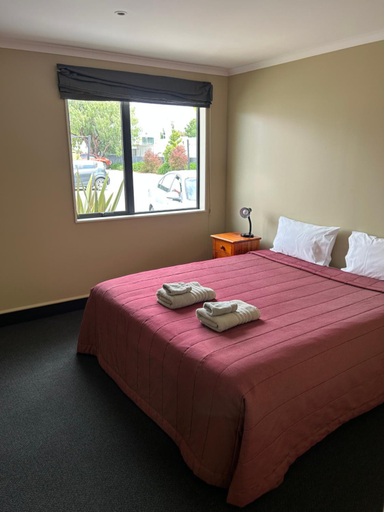 Bedroom 2, Woodbourne Tavern and Motel, Marlborough