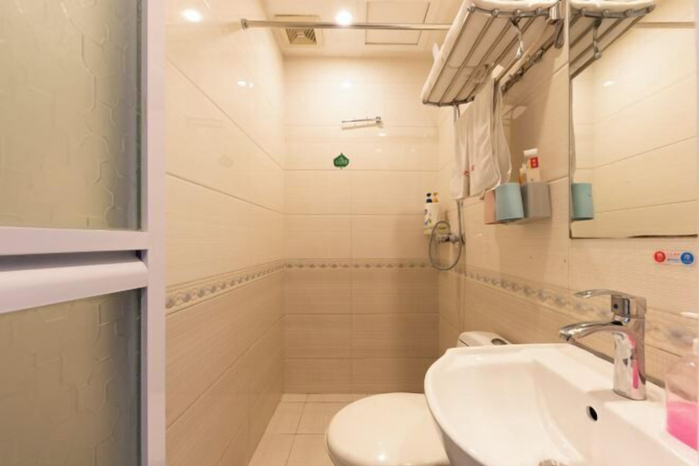 Bathroom 4, Oriental Hotel, Beijing