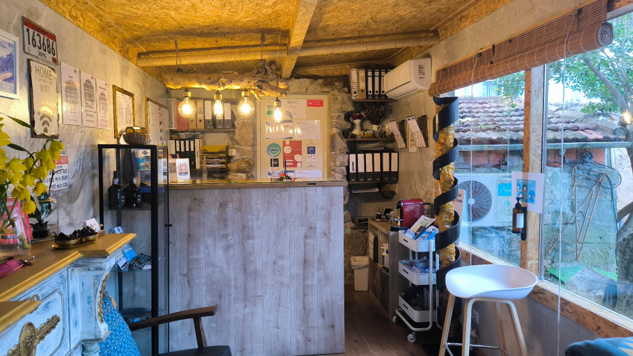 Food & Drinks 3, Ruby Charm Houses 7 64706/AL, Porto