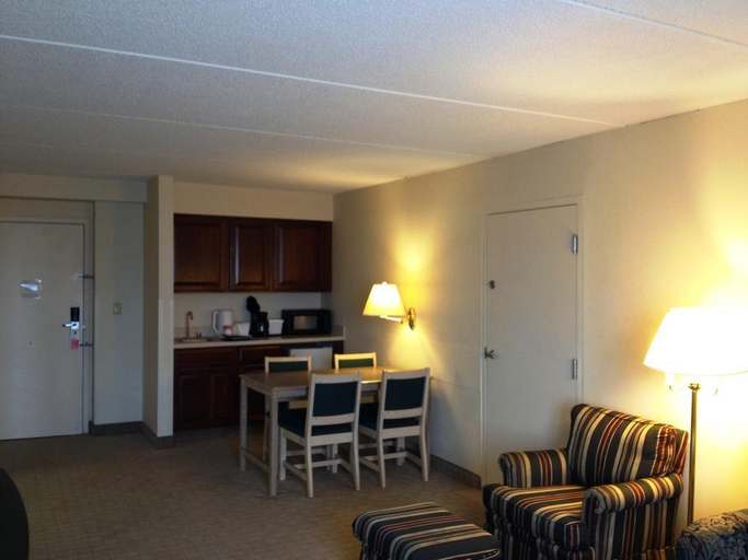 Others 3, FairBridge Inn and Suites East Cleveland, Lake