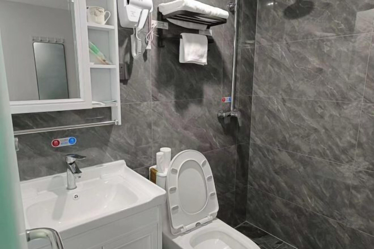 Bathroom 3, Shijiazhuang Yiguang Hotel, Shijiazhuang
