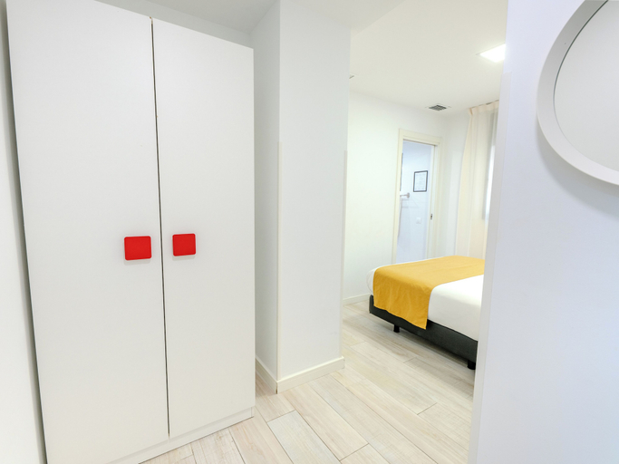 Bedroom 2, Castell Beach, Barcelona
