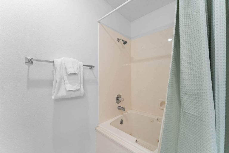 Bathroom 3, Royal Ridge Modern Condo for 4, Taney