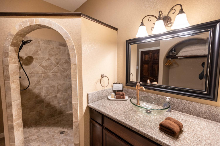 Bathroom 3, Messina Inn, Hays