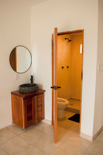 Bathroom 5, Balu Hotel, Isla Mujeres