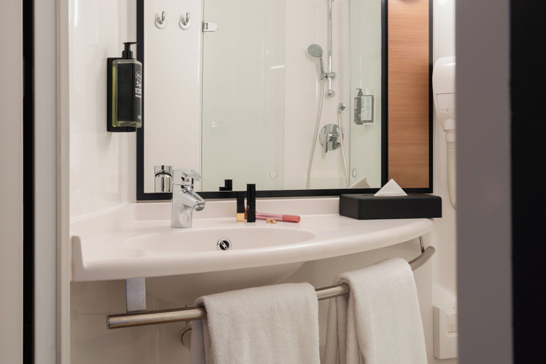 Bathroom 4, ibis Geneve Petit Lancy, Genève