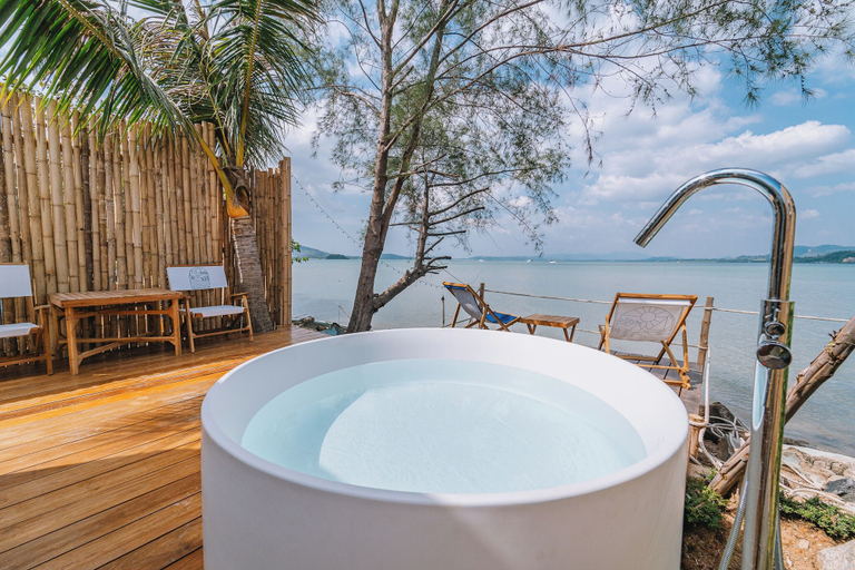 Outdoor spa tub 2, Sea Sand See Sky Beach Front Resort, Phuket Island