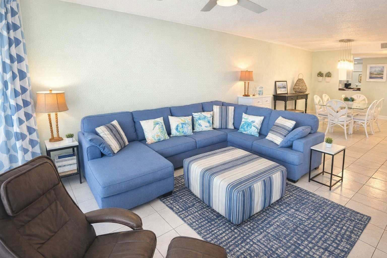 Living area 5, Saida 4303 2 Bedroom Home by RedAwning, Cameron