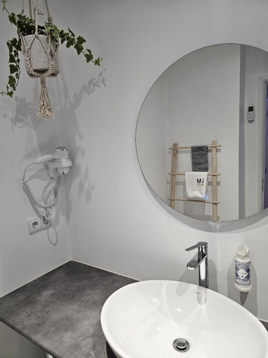 Bathroom 3, LM art apartments, Porto