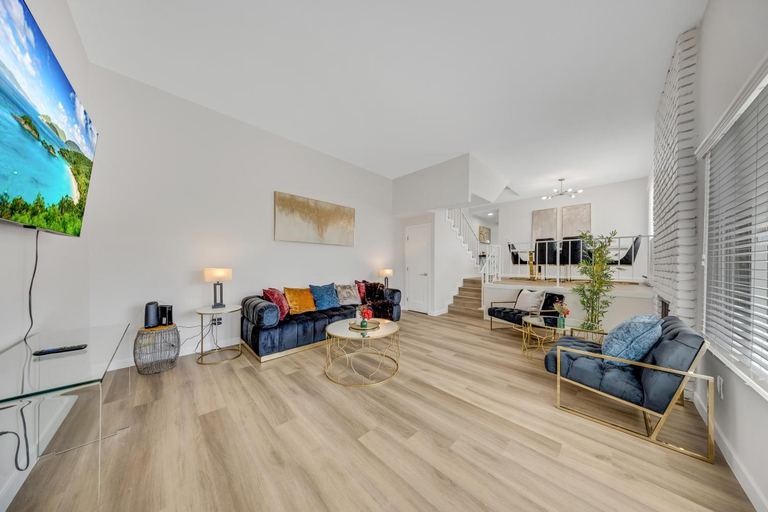 3, Oneluxstay 3BR Home Near the Beach, Los Angeles