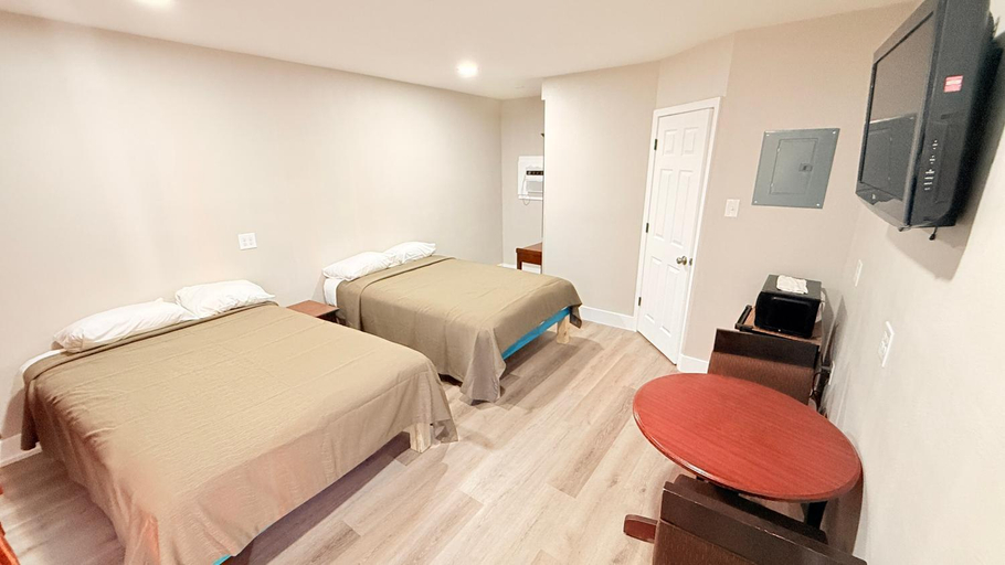 Shared lounge/TV area 3, Beachtree Motel, Galveston