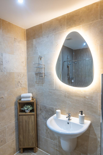 Bathroom 3, Luss Cottages at Glenview, Stirling