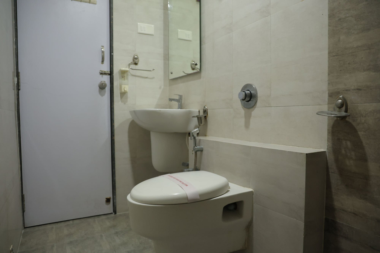 Bathroom 5, Hotel Vraj Inn, Devbhumi Dwarka